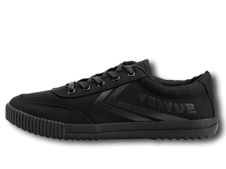 all black tennis shoe