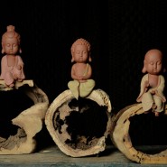 Buddha Figurine; Buddha Ornament; Buddha Porcelain Handicraft; Buddha Figurine Handmade; Q-Version Sakyamuni/ Guanyin/ Ksitigarbha Buddha Original Porcelain Ornament Handicraft with tree rings base